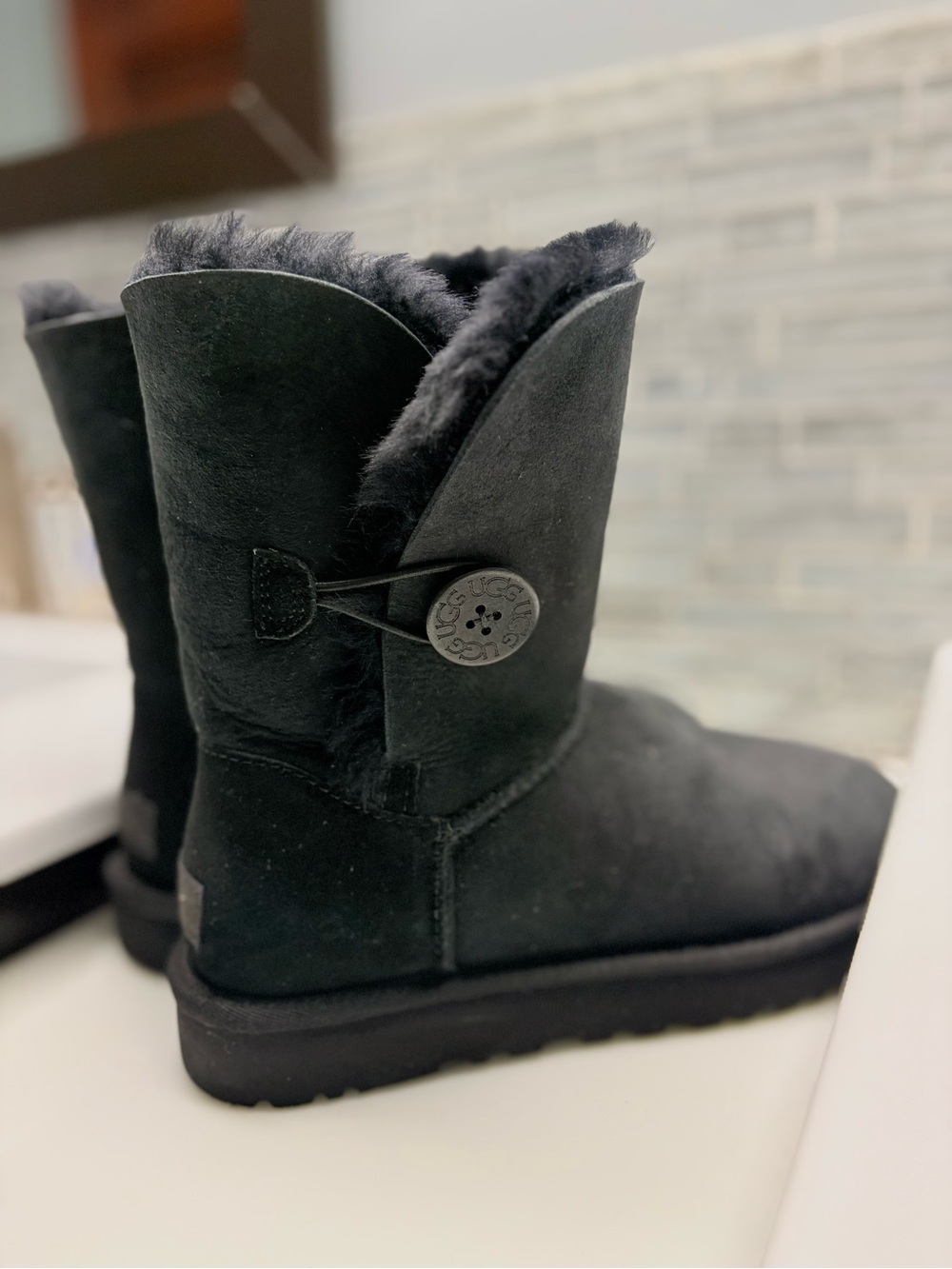 UGG Bailey Button II Black Suede Shearling Mid Calf Winter Boots Womens Sz 8 NWT